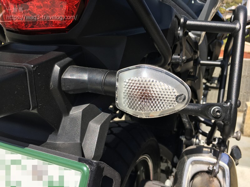 純正ウインカーを装着したリア周り