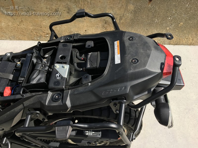 リア周りを分解したV-Strom650