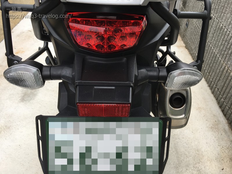 純正ウインカーを装着したリア周り