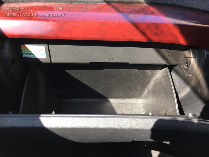 アルファードのグローブボックスを開けたところ